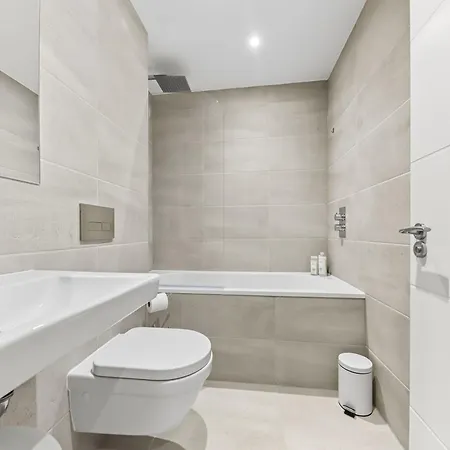 Atlas House Sixteen 公寓 *