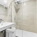 Atlas House Sixteen Apartment